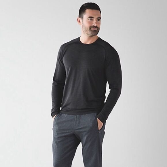✨HP✨Men's lululemon long sleeve with zipper pocket✨ - Picture 1 of 7